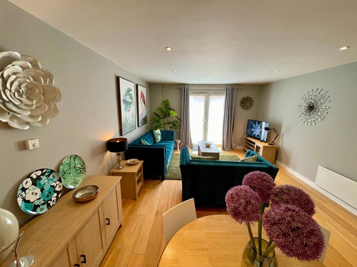 Stunning 2-Bed Town Centre Apartment - Hosted By Hutch Lifestyle Leamington Spa Kültér fotó