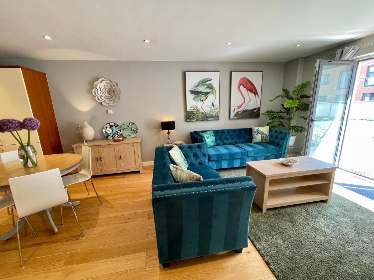Stunning 2-Bed Town Centre Apartment - Hosted By Hutch Lifestyle Leamington Spa Kültér fotó