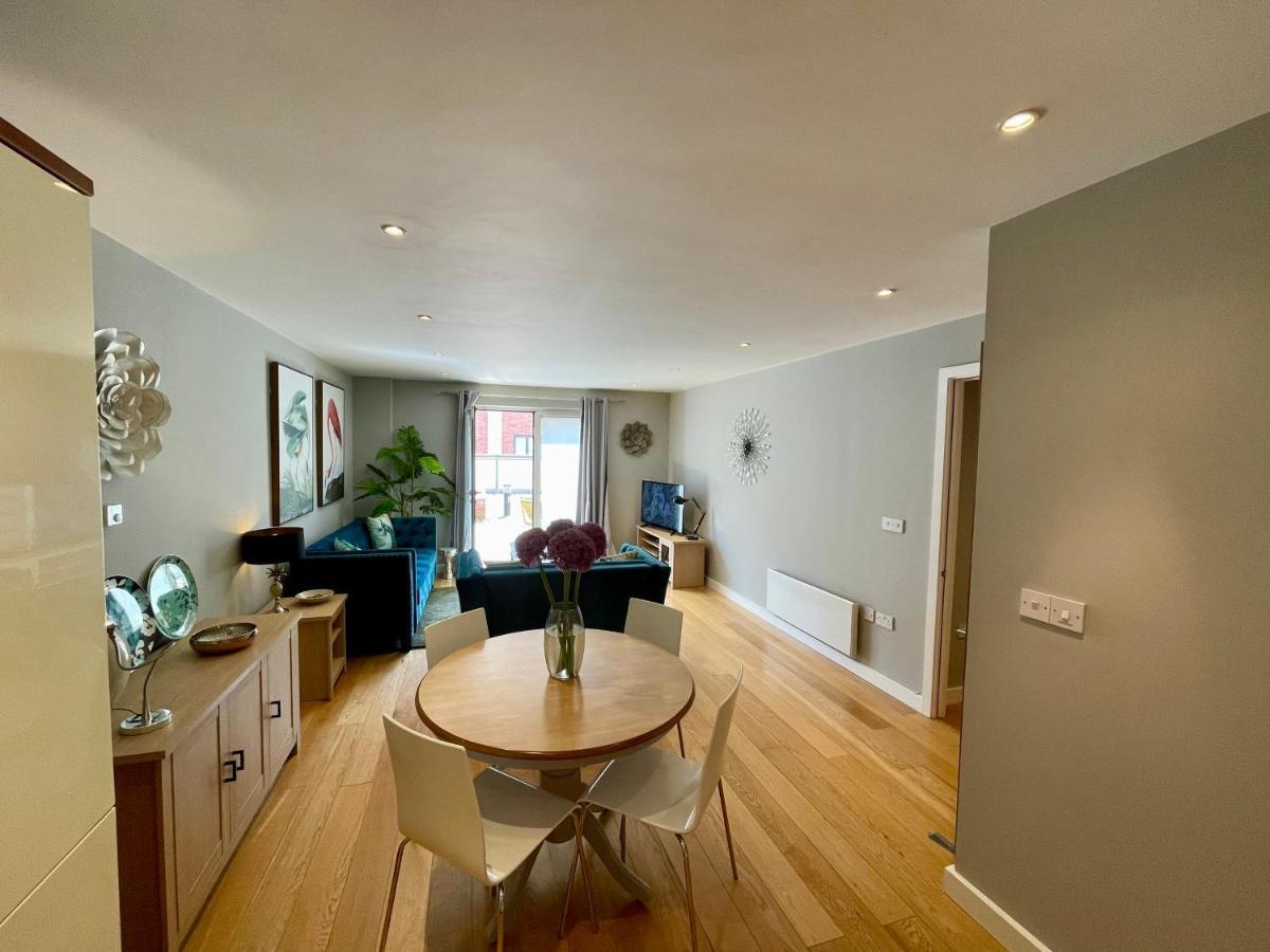 Stunning 2-Bed Town Centre Apartment - Hosted By Hutch Lifestyle Leamington Spa Kültér fotó