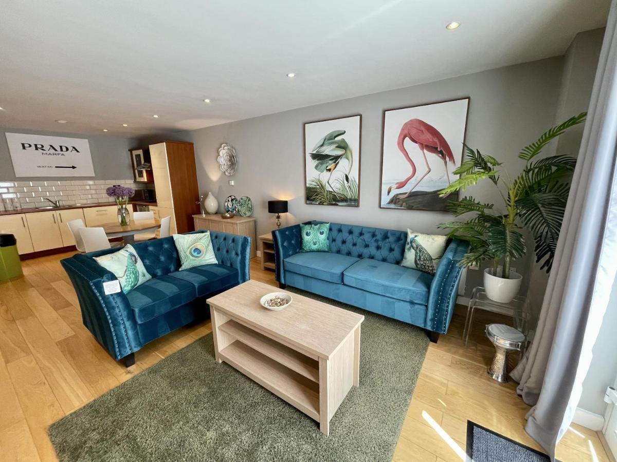 Stunning 2-Bed Town Centre Apartment - Hosted By Hutch Lifestyle Leamington Spa Kültér fotó