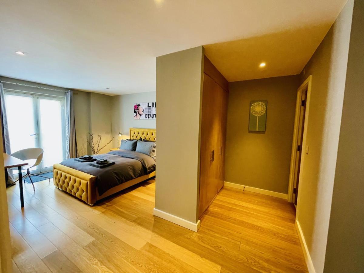 Stunning 2-Bed Town Centre Apartment - Hosted By Hutch Lifestyle Leamington Spa Kültér fotó