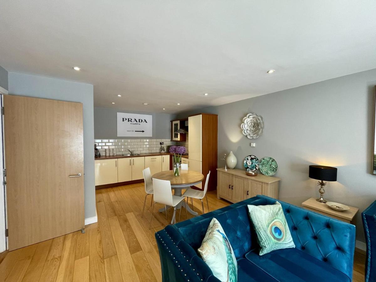 Stunning 2-Bed Town Centre Apartment - Hosted By Hutch Lifestyle Leamington Spa Kültér fotó
