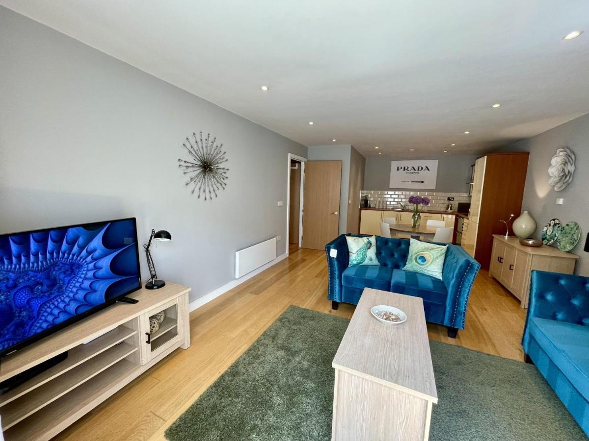 Stunning 2-Bed Town Centre Apartment - Hosted By Hutch Lifestyle Leamington Spa Kültér fotó