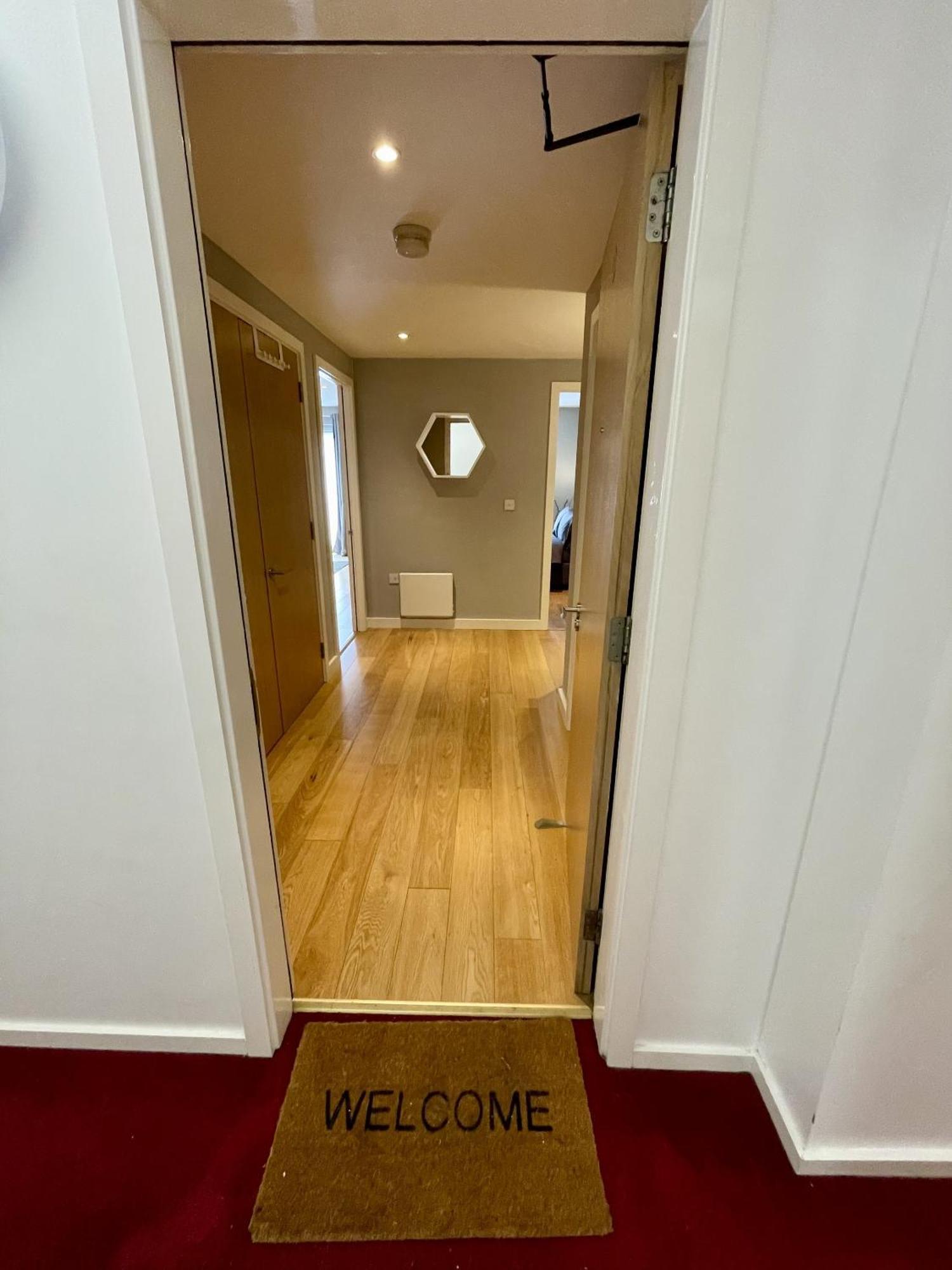 Stunning 2-Bed Town Centre Apartment - Hosted By Hutch Lifestyle Leamington Spa Kültér fotó