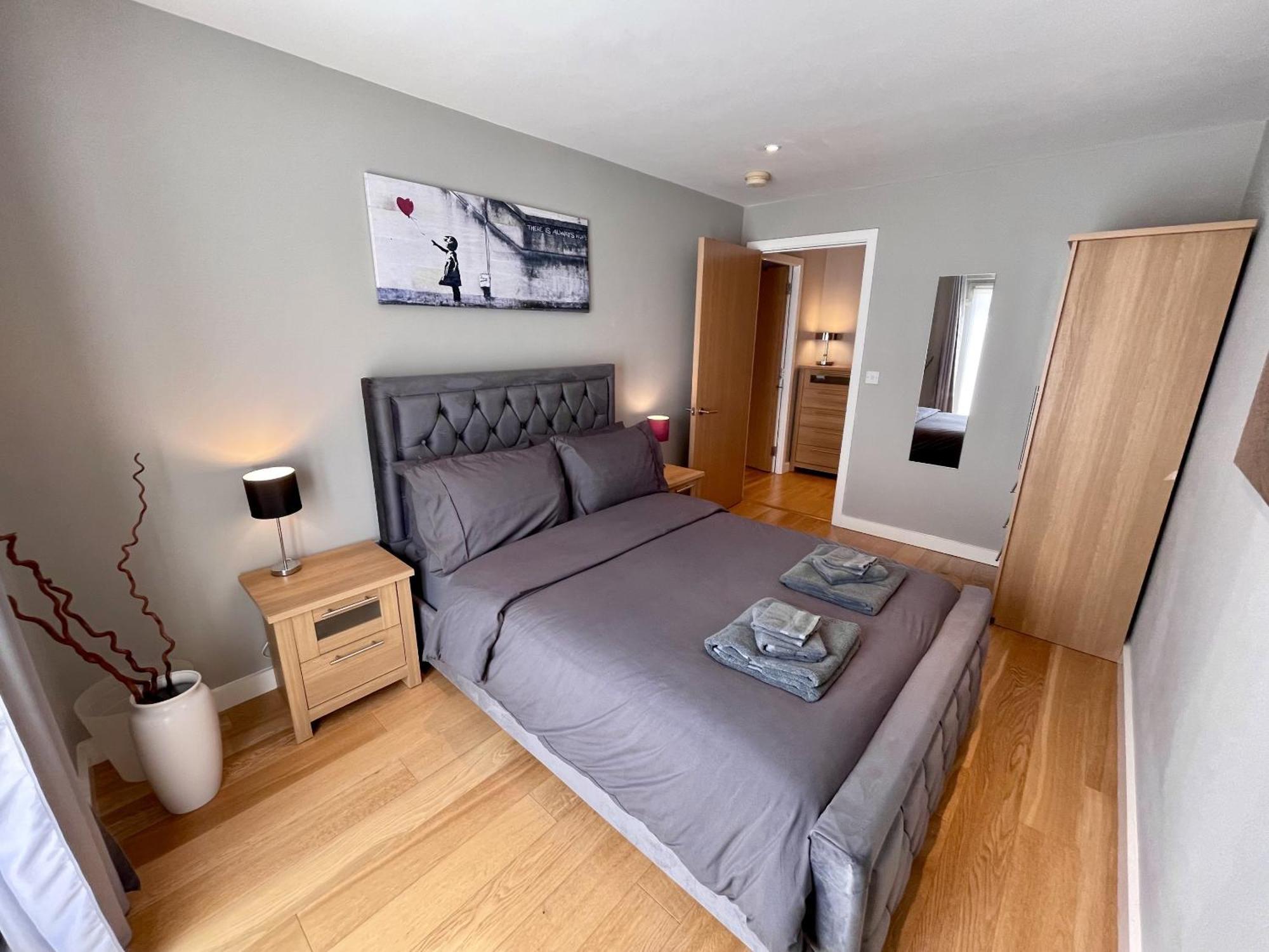 Stunning 2-Bed Town Centre Apartment - Hosted By Hutch Lifestyle Leamington Spa Kültér fotó