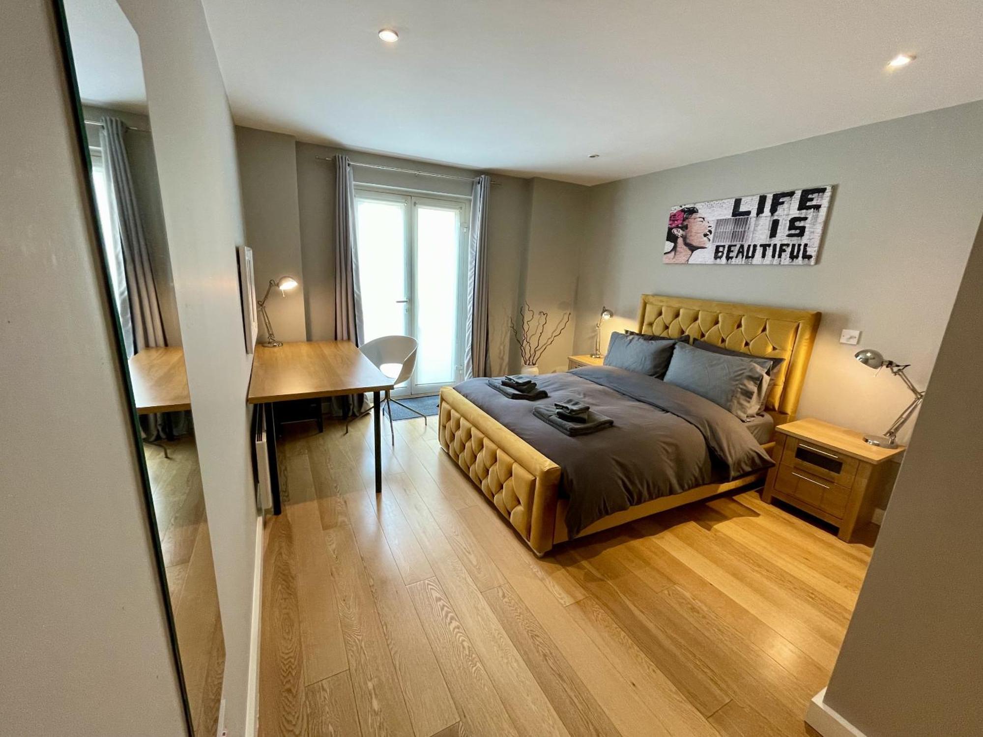 Stunning 2-Bed Town Centre Apartment - Hosted By Hutch Lifestyle Leamington Spa Kültér fotó