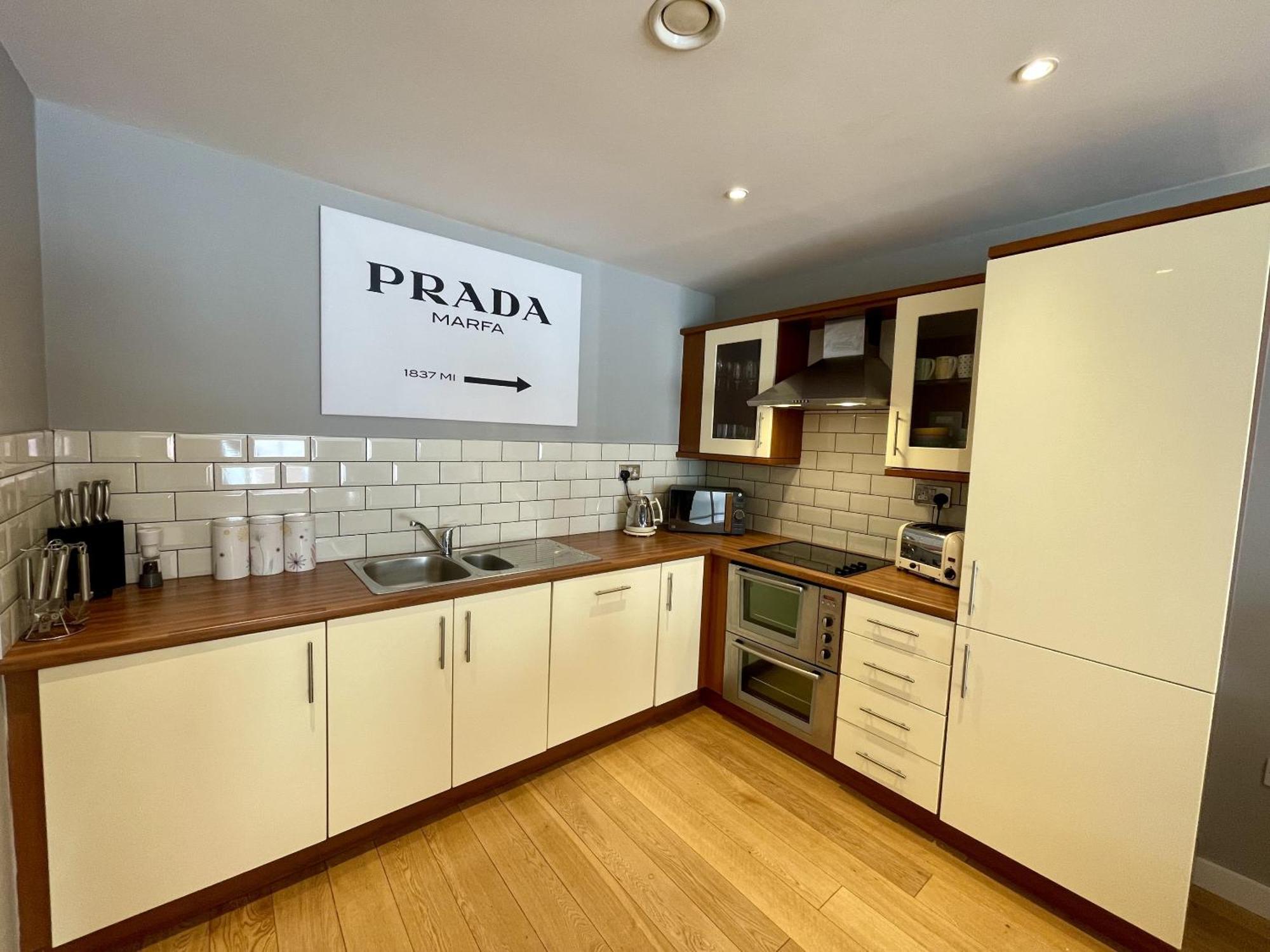Stunning 2-Bed Town Centre Apartment - Hosted By Hutch Lifestyle Leamington Spa Kültér fotó