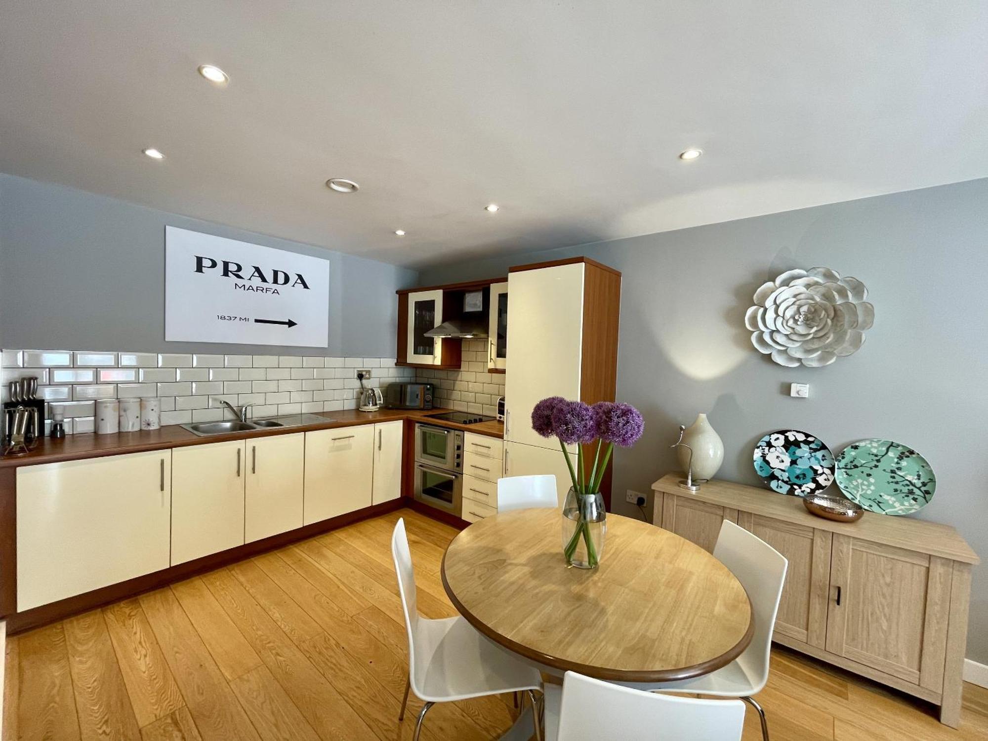 Stunning 2-Bed Town Centre Apartment - Hosted By Hutch Lifestyle Leamington Spa Kültér fotó